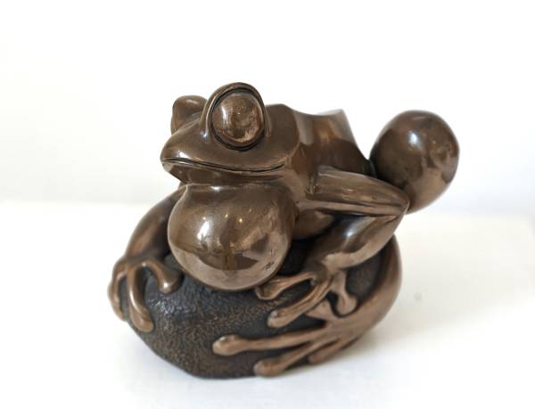 - a Sculpture by Lawrence Murley, measuring 20 x 19 cm (H x W) £285